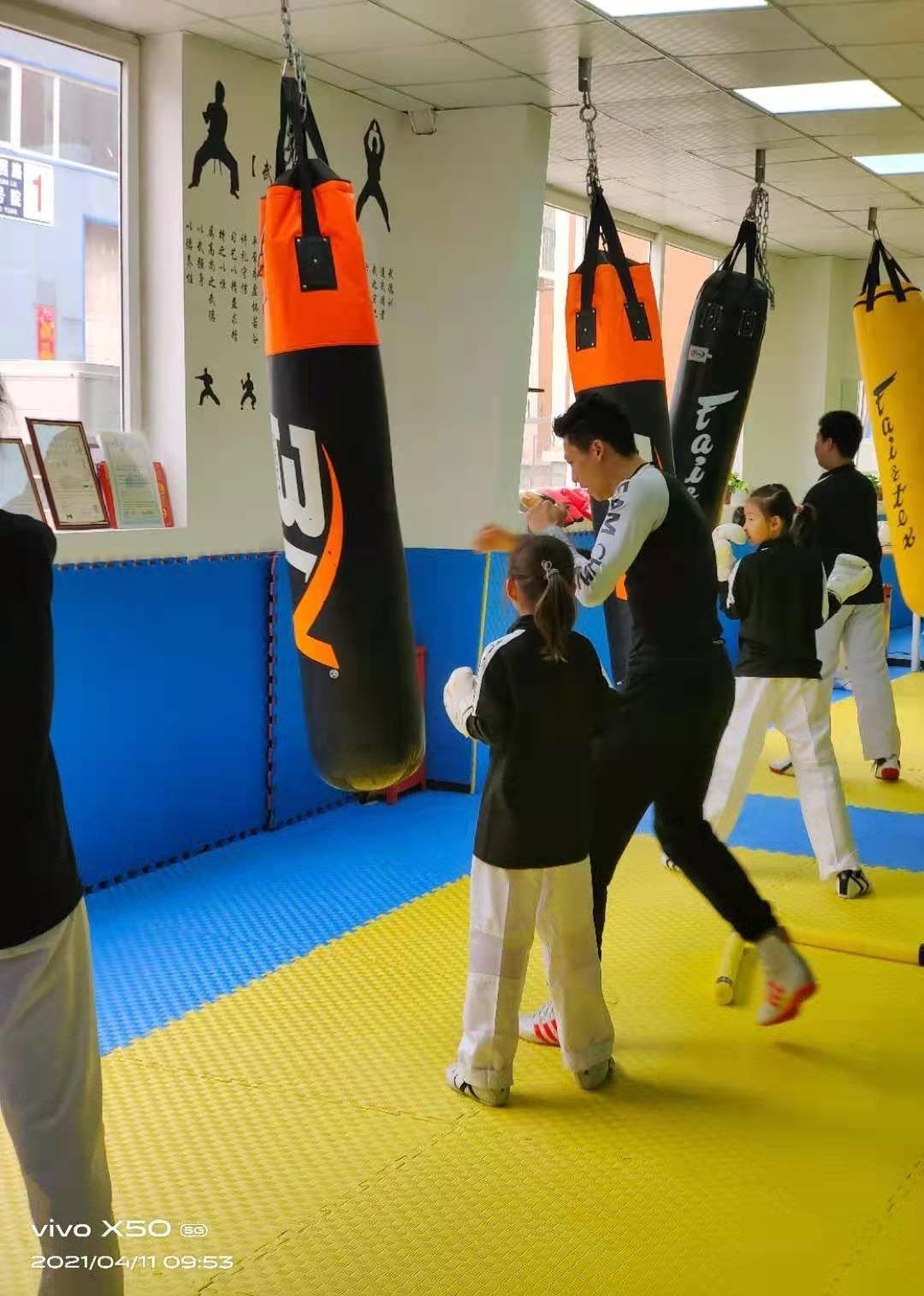 关于锦标赛巅峰对决！岭东火箭队击败关中赤兔队，跆拳道赛场再起波澜；技战术储备厚实的信息