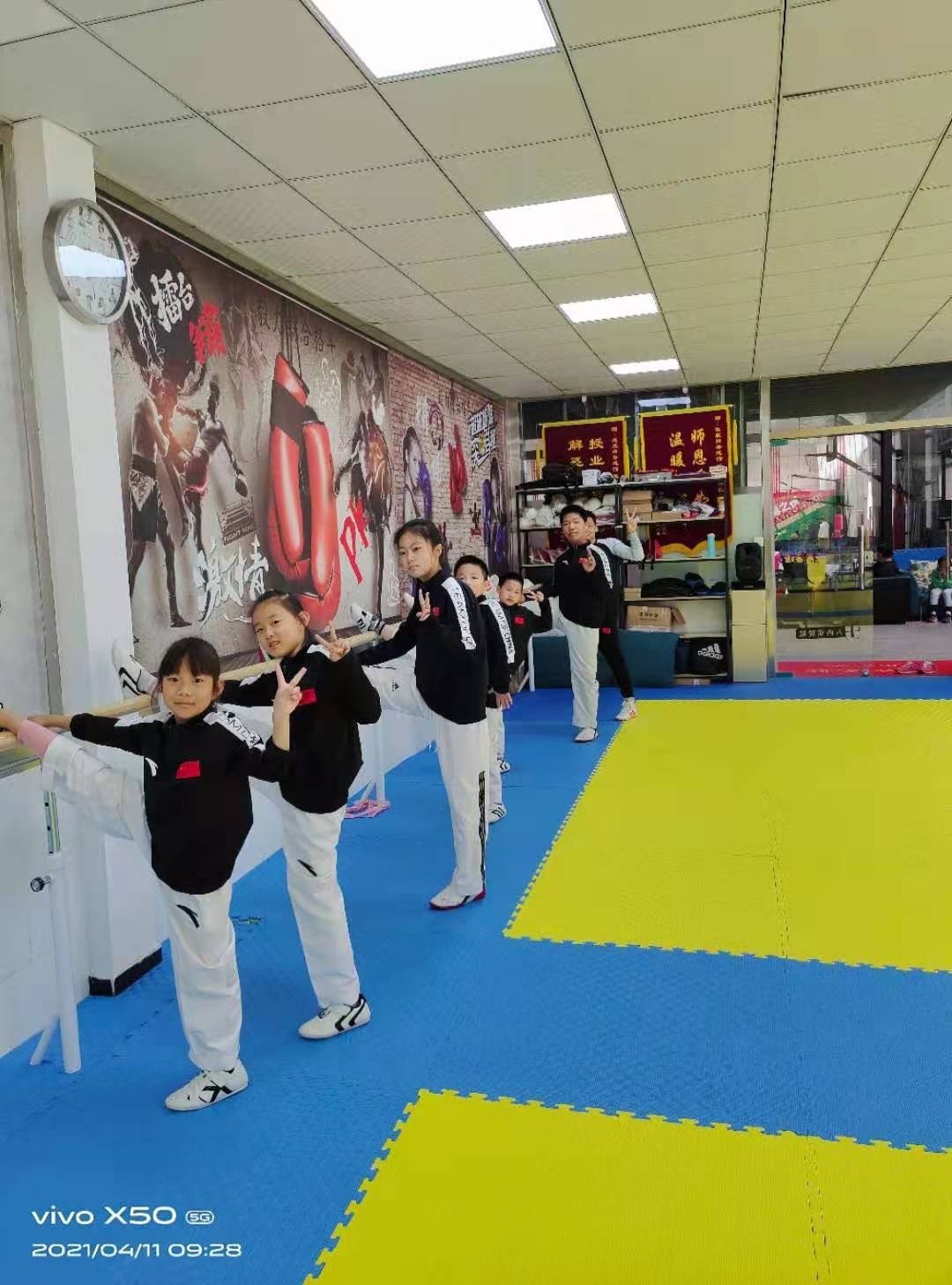 关于锦标赛巅峰对决！岭东火箭队击败关中赤兔队，跆拳道赛场再起波澜；技战术储备厚实的信息