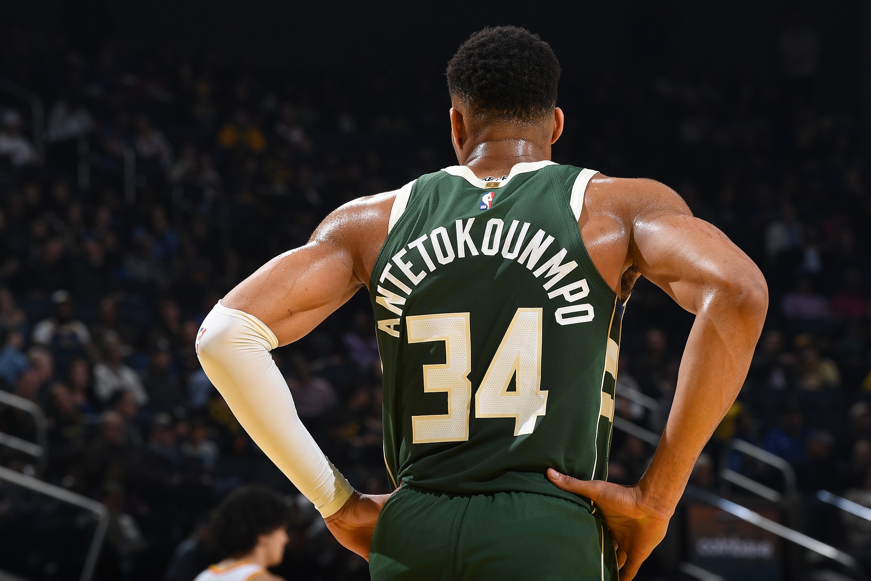  字母哥官方宣布持续失利新规，C9引发争议！气势如虹延续