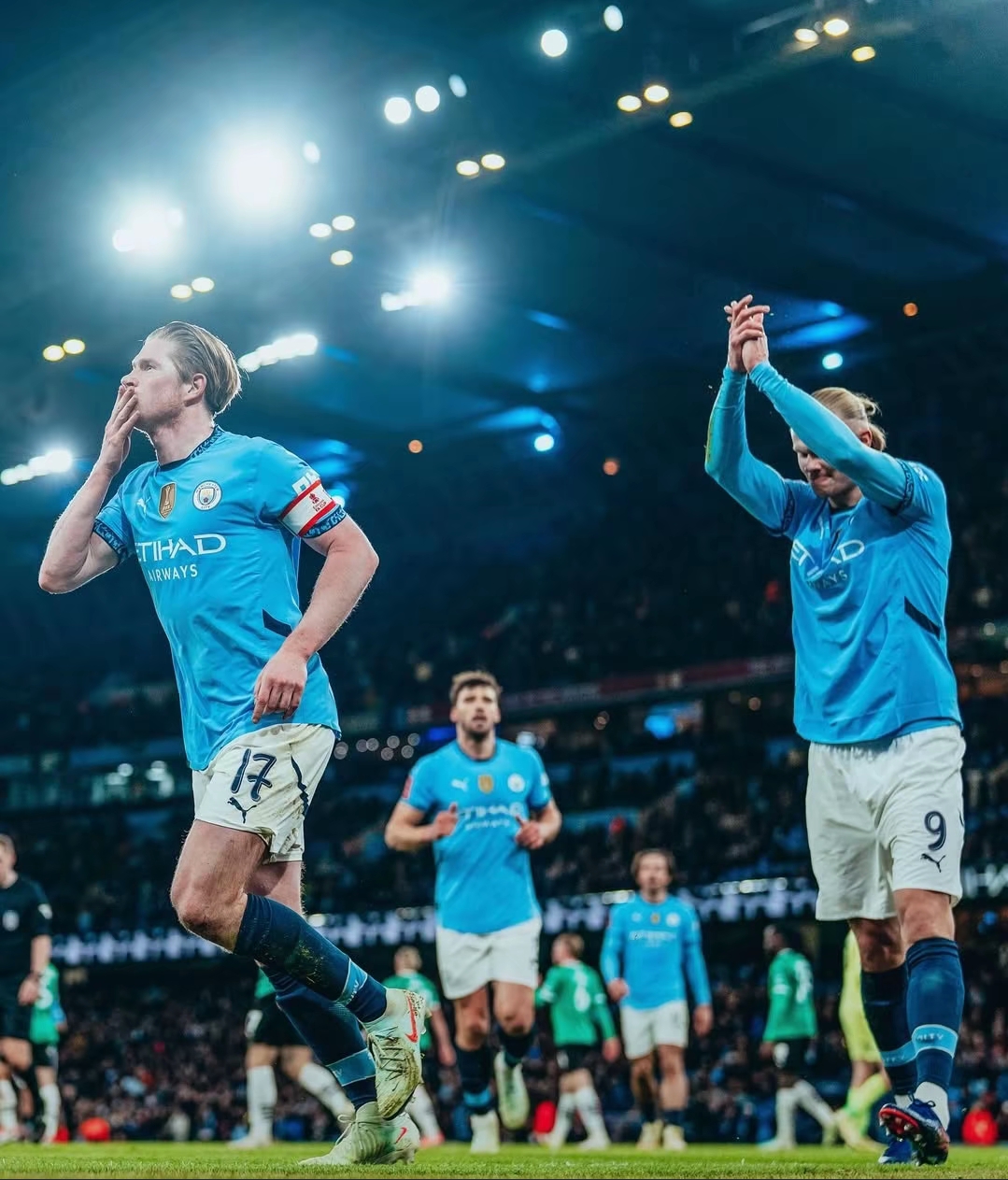 关于德布劳内与40激战C9分钟，比赛局势复杂胜负难料！，莱万多夫斯基焦点对战全场沸腾不已的信息