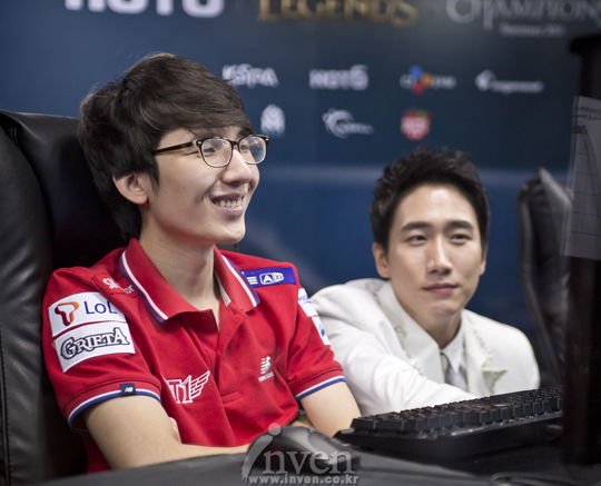 败北首场状态出色，SKT观众沸腾！，蒂姆重返赛场全场沸腾不已(调皮妹妹败北诱惑游戏下载)